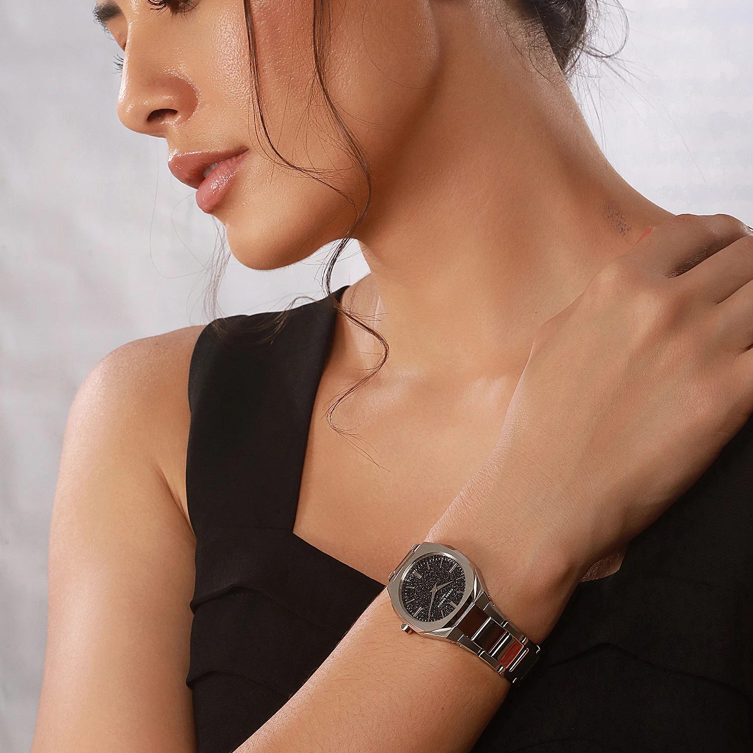Maison 8 Chrysanthème Ladies Watch - Black Sparkle Dial with Stainless Steel Band - Image 9