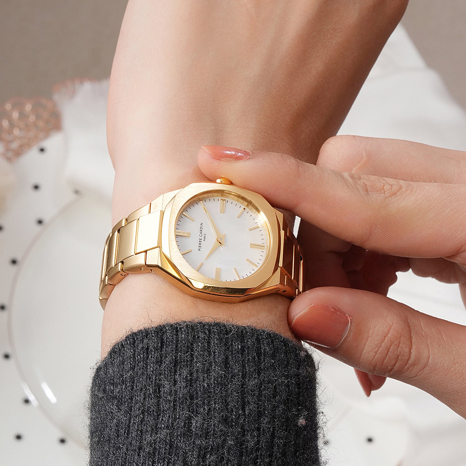 Maison 8 Chrysanthème Ladies’ Watch - Gold Case, White Mother of Pearl Dial Look with Gold Metal Strap - Image 7