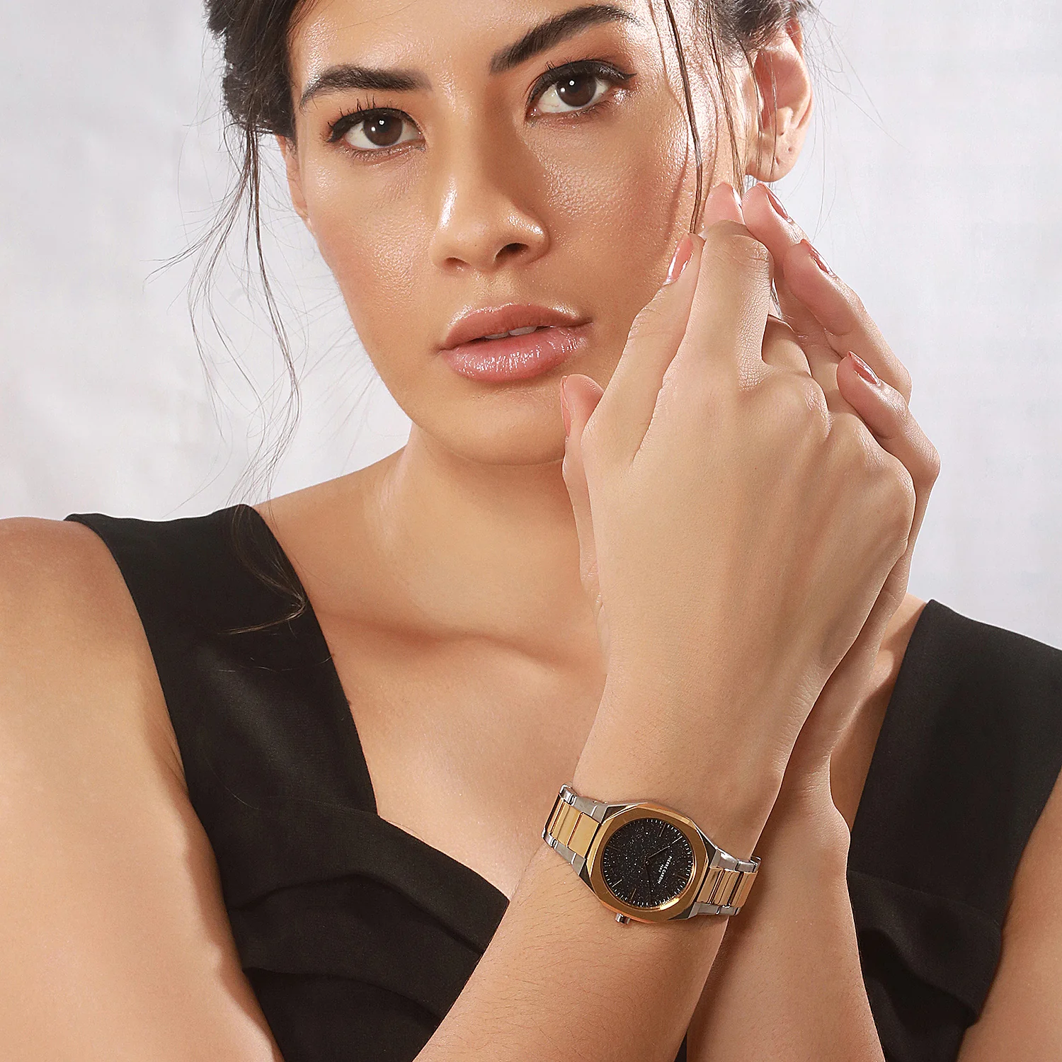 Maison 8 Chrysanthème Ladies’ Watch - Two-Tone Gold & Silver Case, Black Sparkle Dial with Two-Tone Stainless Steel Band - Image 9
