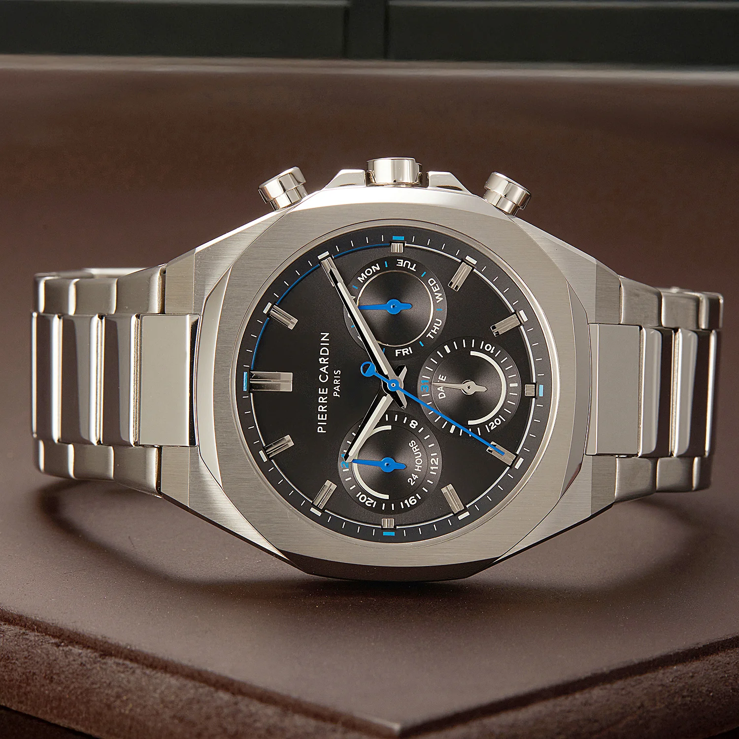 Maison 8 Vogue Men’s 42mm Stainless Steel Watch - Black Dial with Metal Strap - Image 6