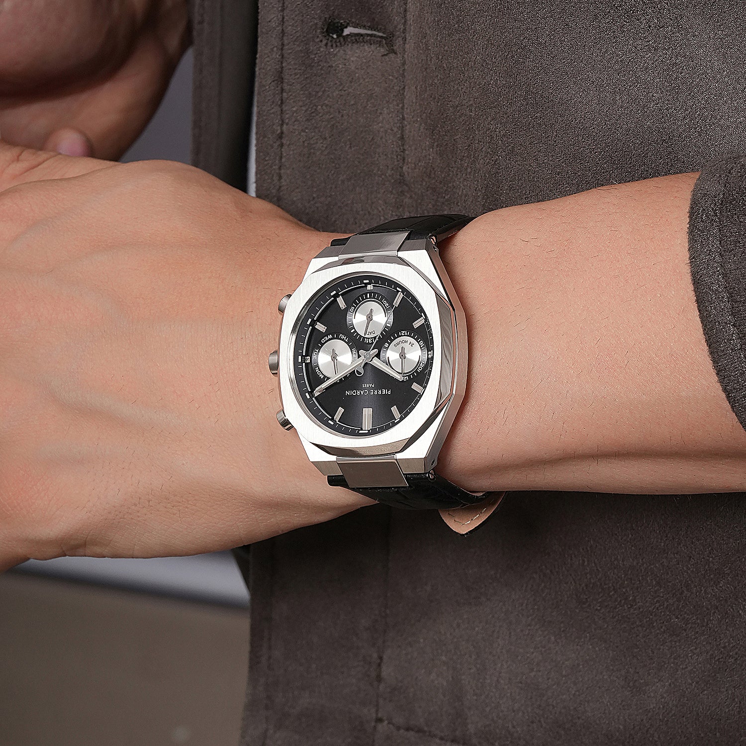 Maison 8 Vogue Men’s 42mm Stainless Steel Watch - Black Dial with Panda Eyes and Black Leather Strap - Image 8