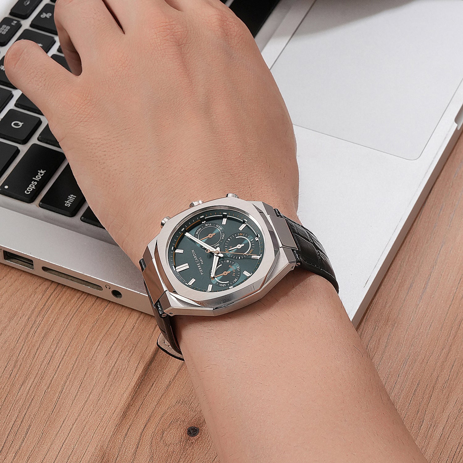 Maison 8 Vogue Men’s 42mm Stainless Steel Watch - Green Dial with Black Leather Strap - Image 10