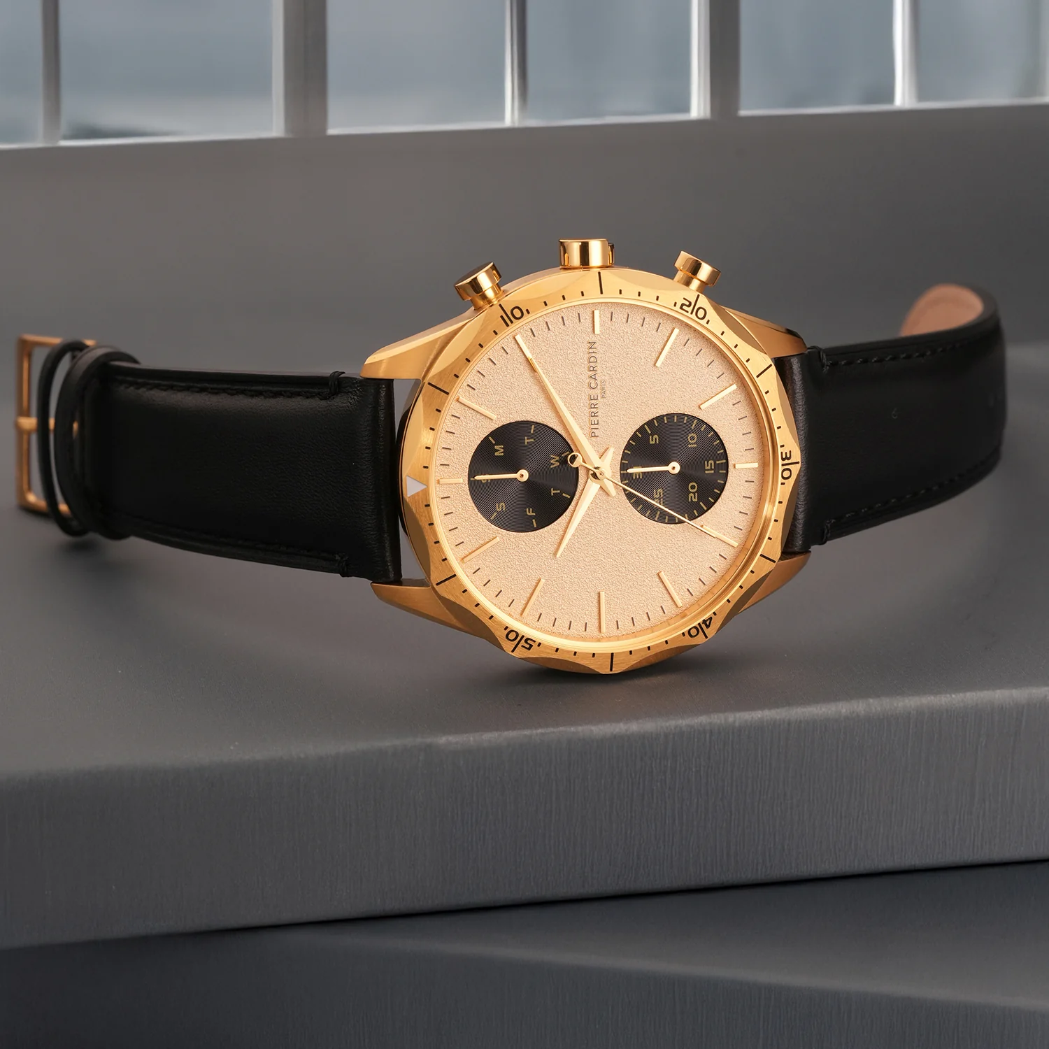 Heritage RacerTime Mens 43mm - Gold with Black Leather Strap - Image 6