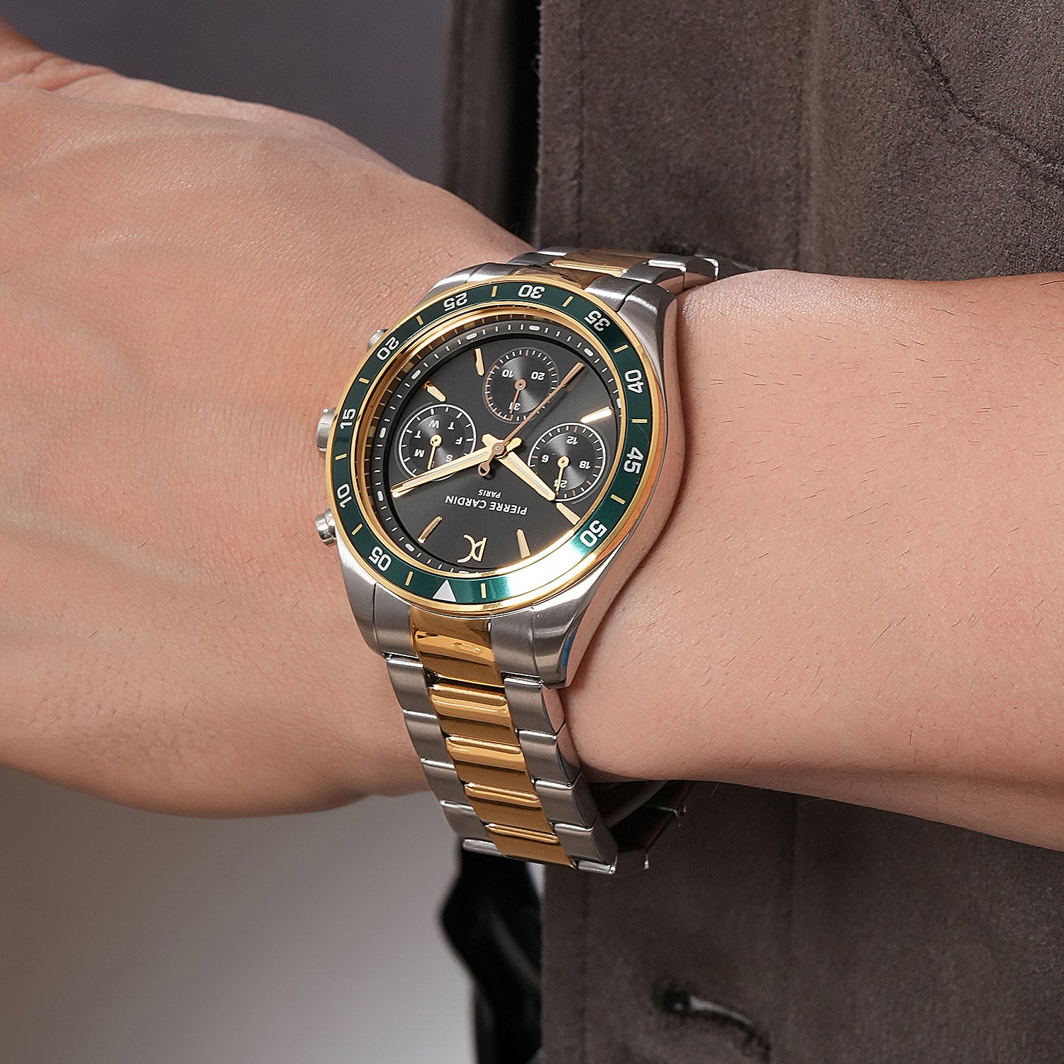 Nation Cristal Men’s 42mm Multifunction Watch - Two-Tone Gold & Silver Case, Black Dial, Green Bezel with Silver Metal Strap - Image 7