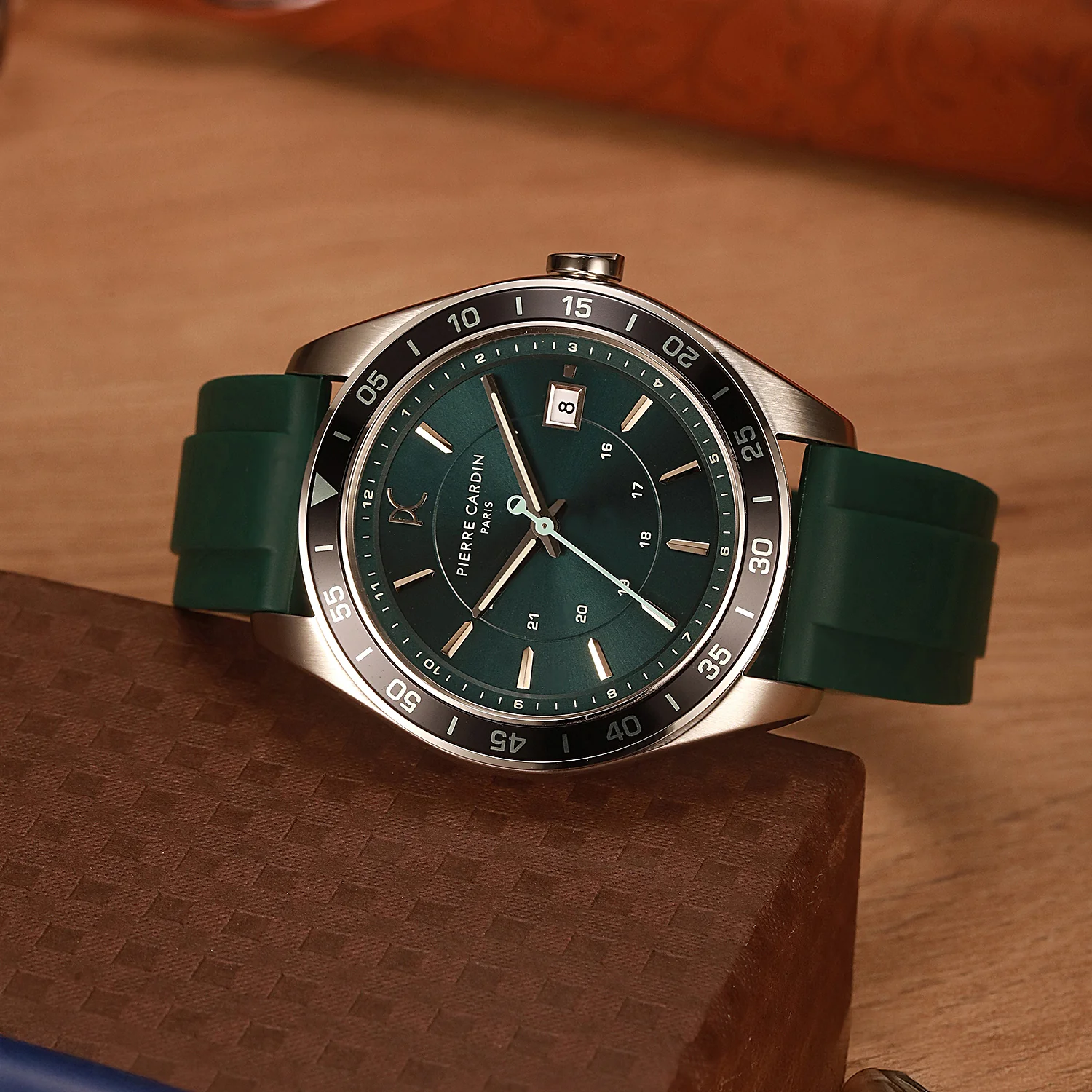 Nation Verre Men’s 42mm Sport Watch - Green Dial, Black Bezel with Green Silicone Strap - Image 6