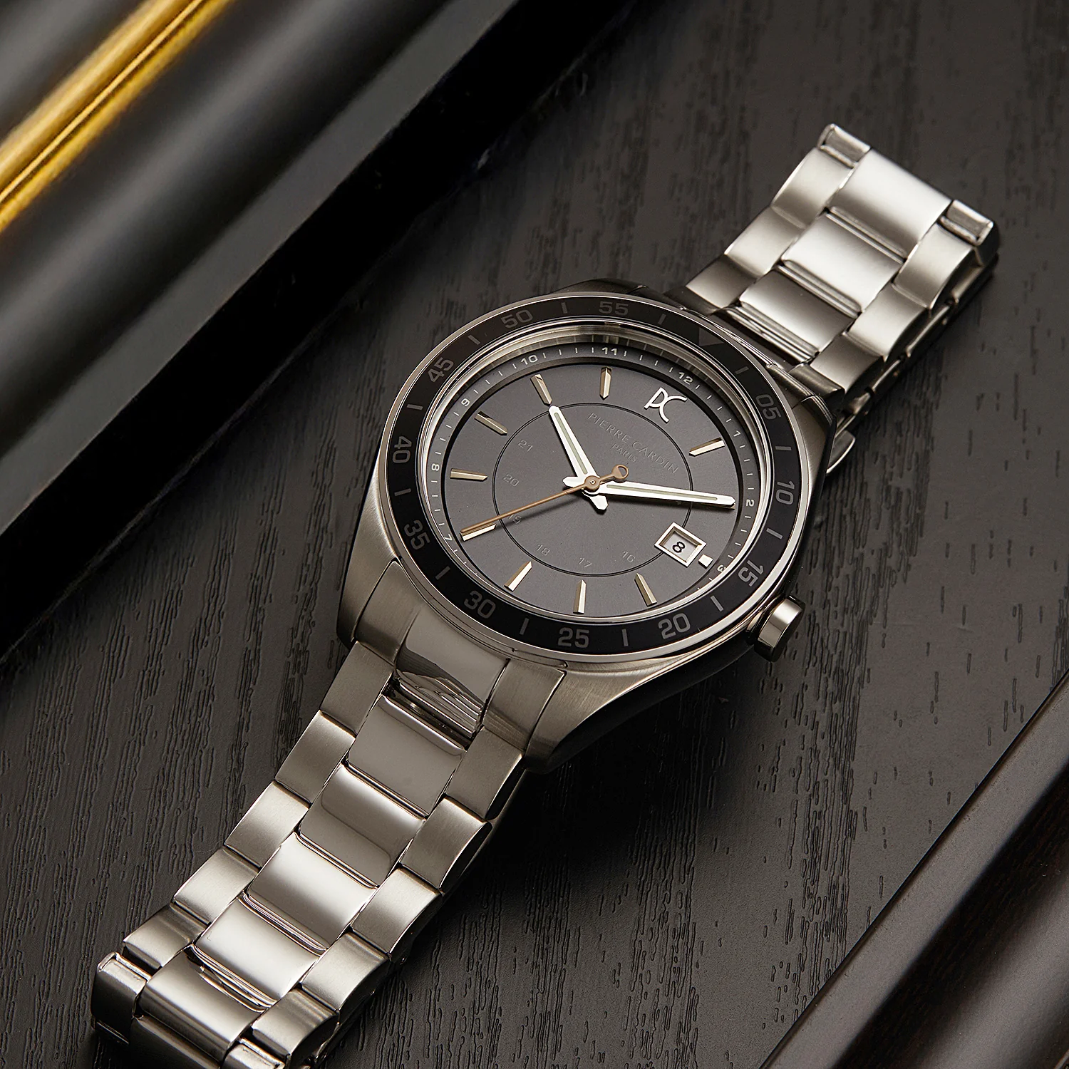 Nation Verre Men’s 42mm Sport Watch - Silver Case, Black Dial, Black Bezel with Silver Metal Strap - Image 6