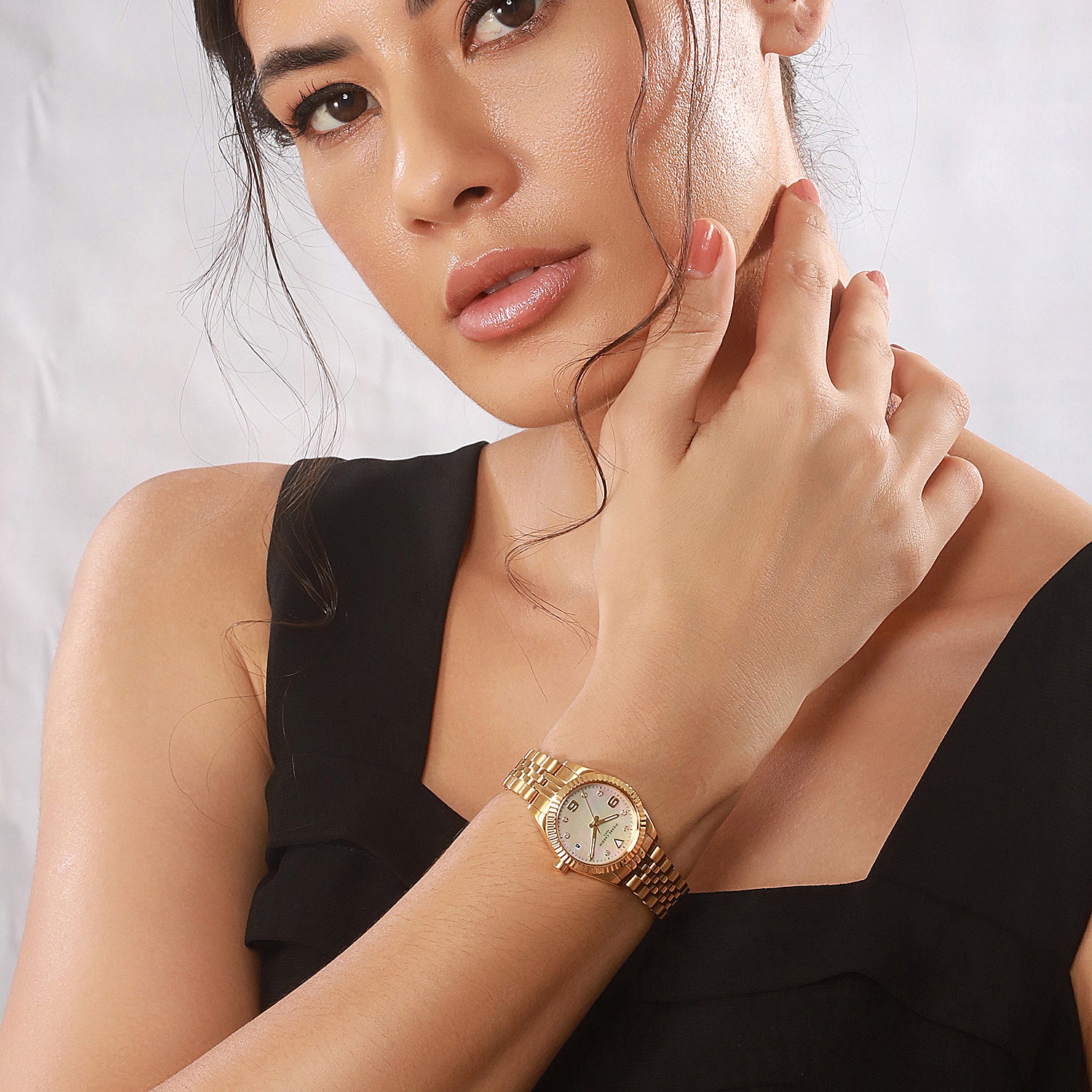 Opéra Timbre Women’s Watch - Gold Case, White Mother of Pearl Dial Look with Crystal Indexes and Gold Jubilee Strap - Image 9