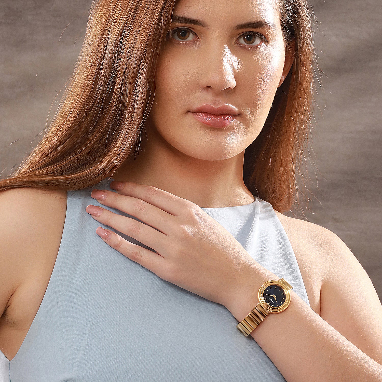 Passy Météore Ladies’ Watch - Gold Case with Blue Dial, Crystal Bezel, and Metal Link Strap - Image 9