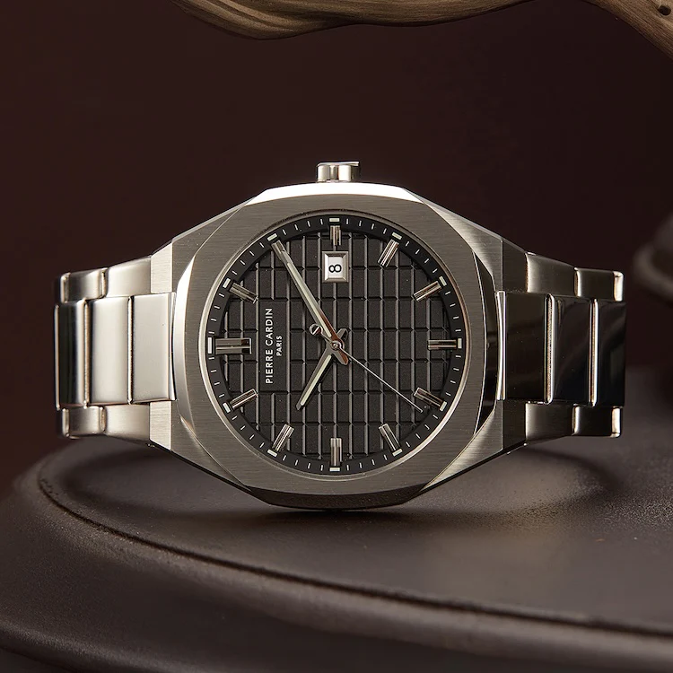 Maison 8 Checkers Men’s 42mm Stainless Steel Watch - Black Checkered Dial with Metal Strap - Image 5