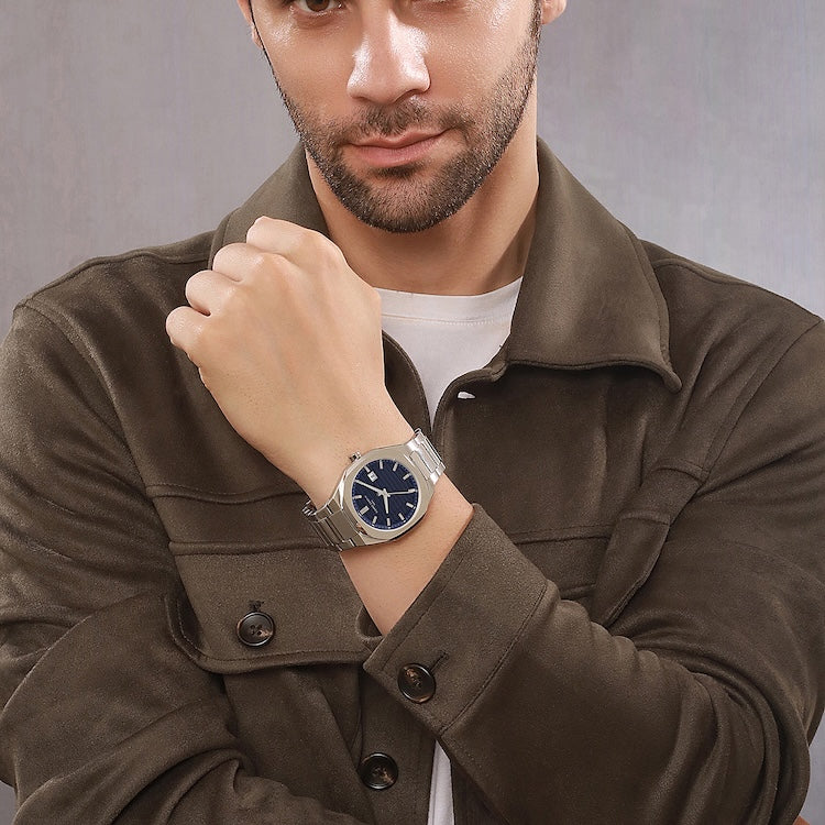 Maison 8 Checkers Men’s 42mm Stainless Steel Watch - Blue Checkered Dial with Metal Strap - Image 7