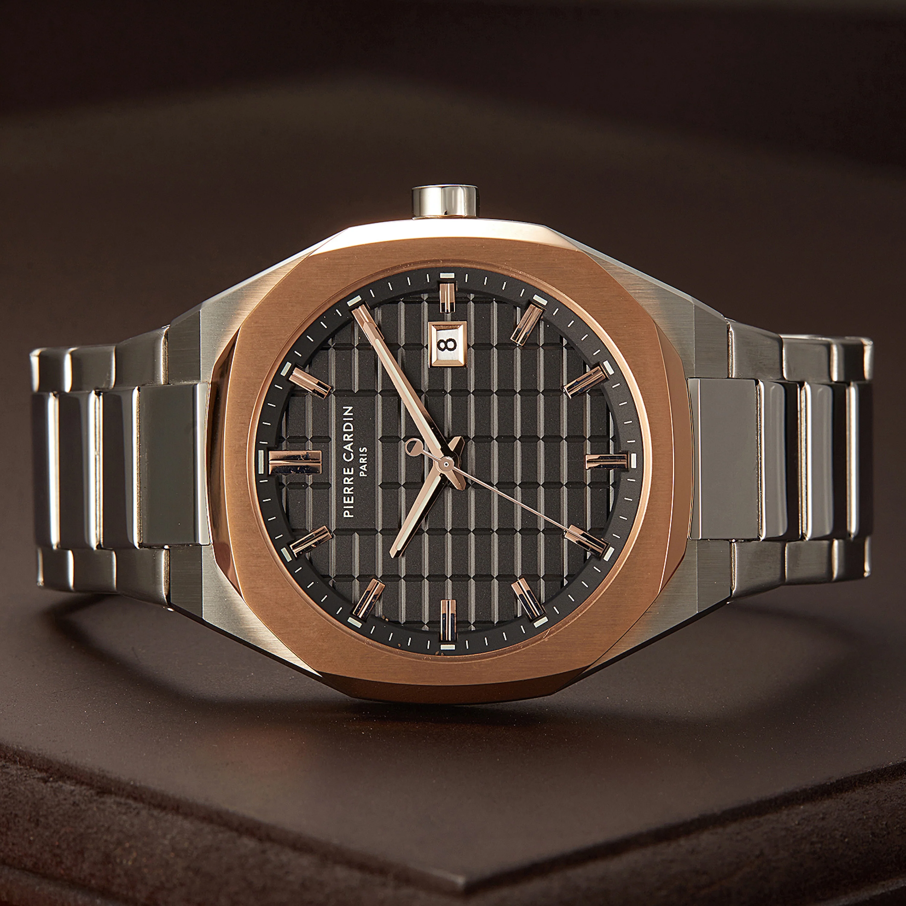 Maison 8 Checkers Men’s 42mm Two-Tone Stainless Steel Watch - Black Checkered Dial with Metal Strap - Image 5