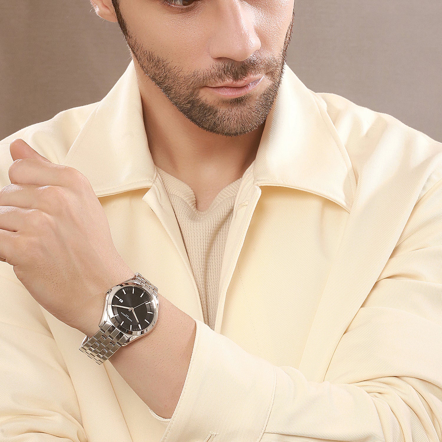 Vaugirard Aréne Men’s 42mm Classic Watch - Silver Case, Black Dial with Silver Metal Strap - Image 8