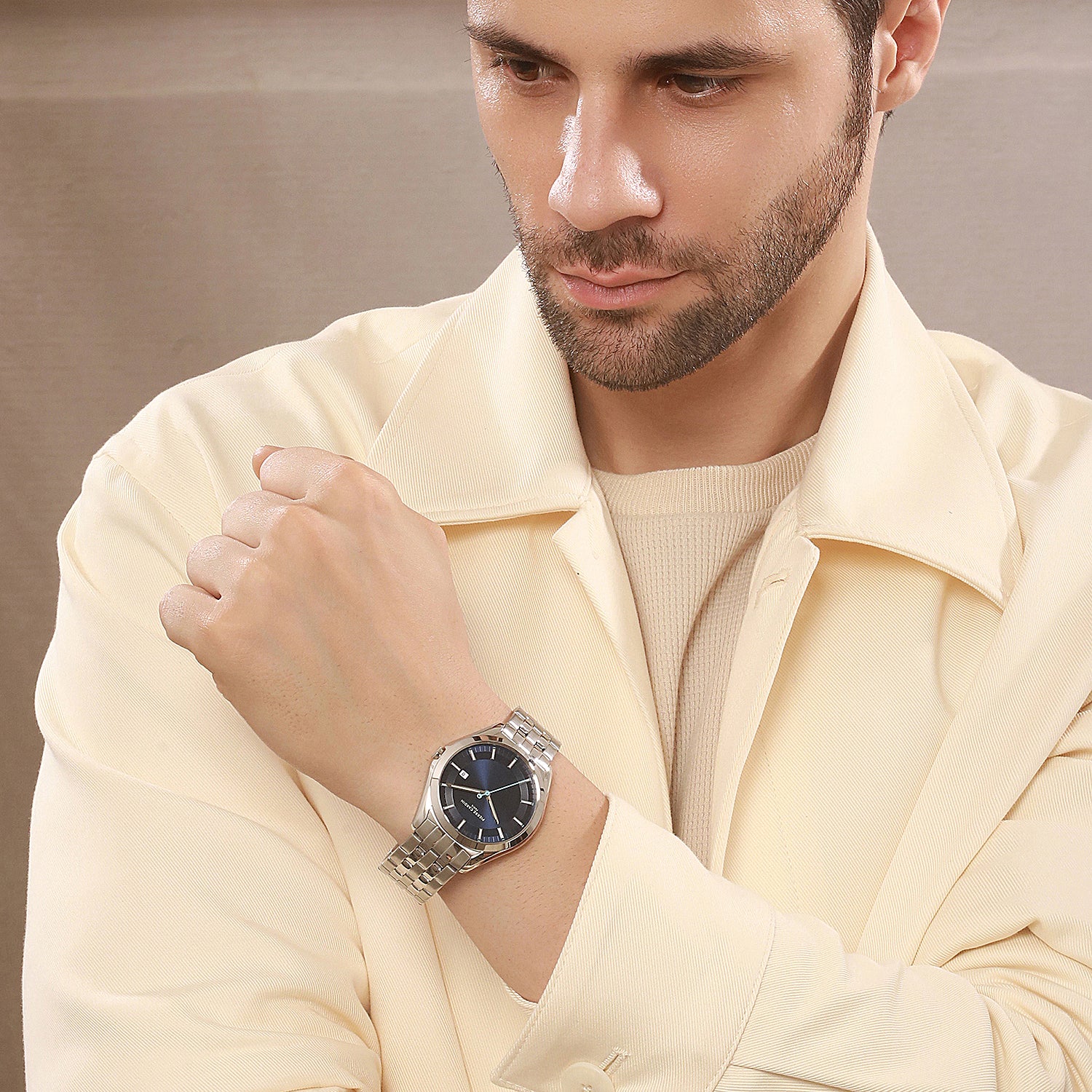 Vaugirard Aréne Men’s 42mm Classic Watch - Silver Case, Blue Dial with Silver Metal Strap - Image 8